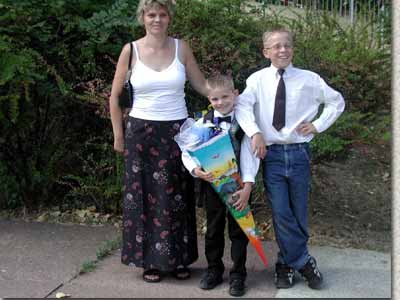 Mutti und Bruder Chritian freuen sich mit